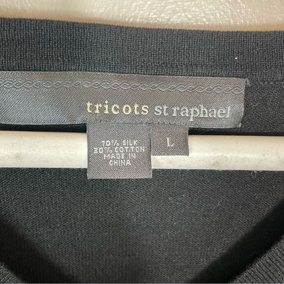 Tricots St Raphael Sweater L
Black V Neck Silk Cotton Blend Knit
Pullover - Picture 5 of 10